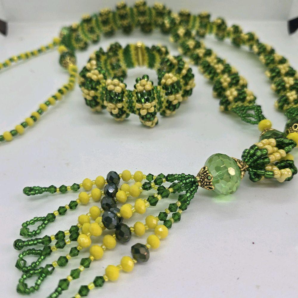 Orisha Orula-Orunmila Set de Pulsera y Collar with Green Beads, Yellow Accents, and Elegant Design