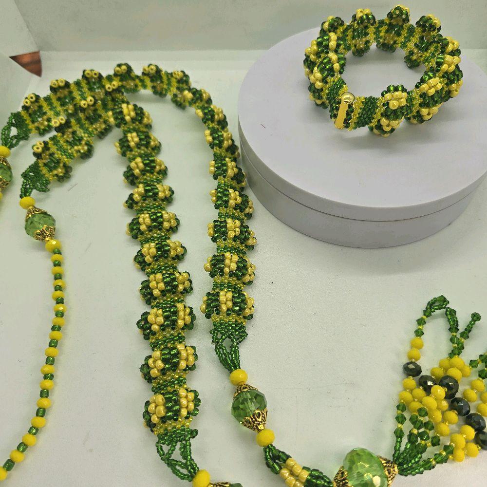 Orisha Orula-Orunmila Set de Pulsera y Collar with Green Beads, Yellow Accents, and Elegant Design - Imagen 4