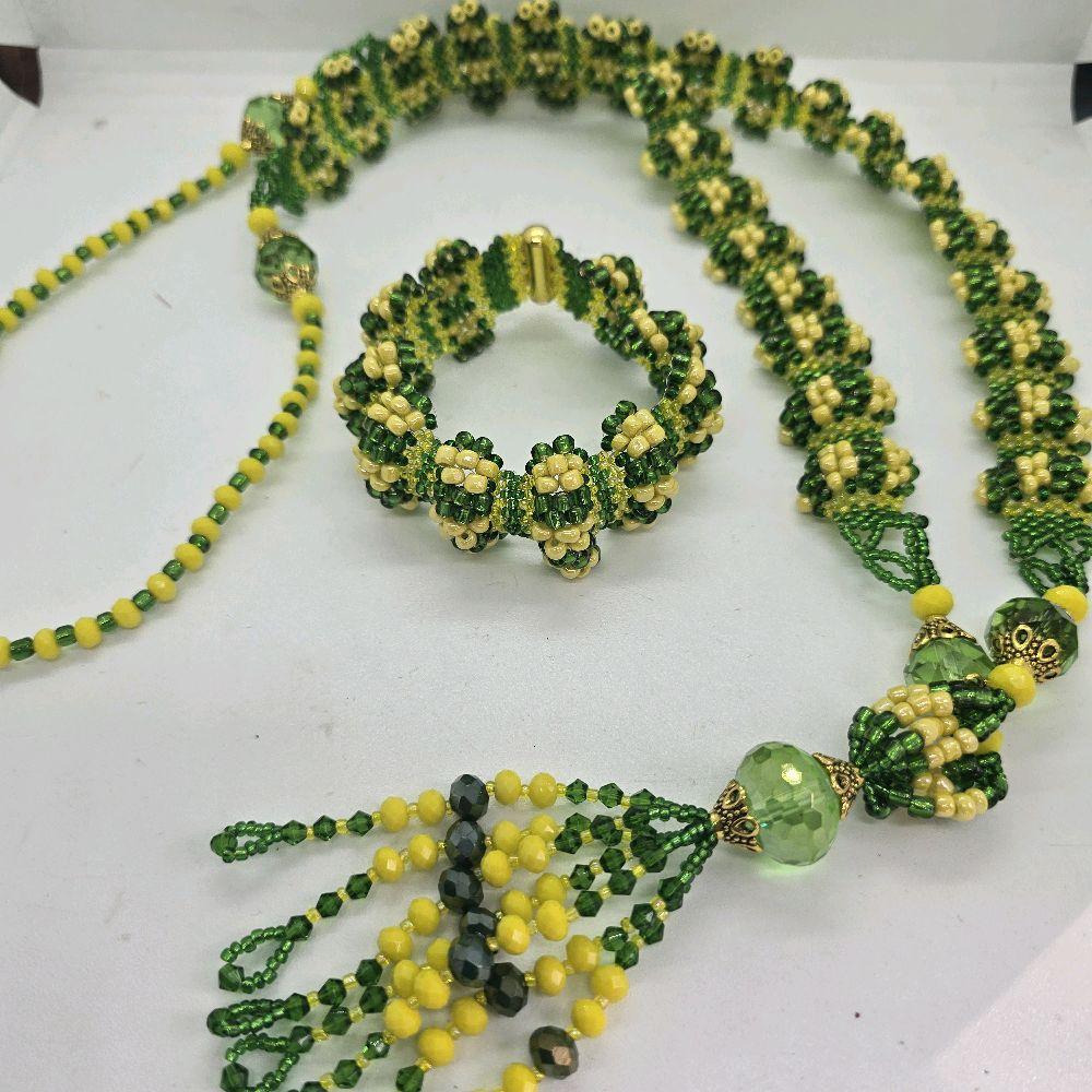 Orisha Orula-Orunmila Set de Pulsera y Collar with Green Beads, Yellow Accents, and Elegant Design - Imagen 3