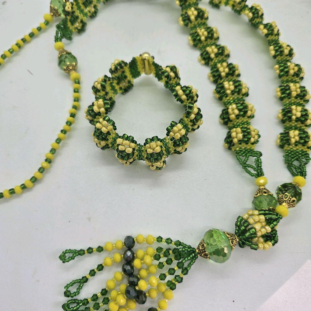 Orisha Orula-Orunmila Set de Pulsera y Collar with Green Beads, Yellow Accents, and Elegant Design - Imagen 2