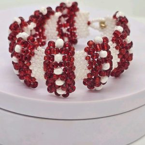 Pulsera Tejida para Orisha Chango with Red and White Beads, Elegant Design