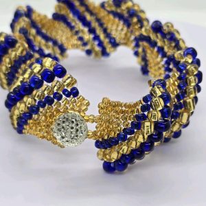 Pulsera para Orisha Ochosi Beaded Bracelet with Blue and Gold Beads, Decorative Elements, and Unique Design